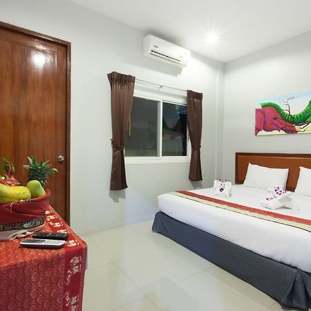 Freedom Hotel Patong Buitenkant foto