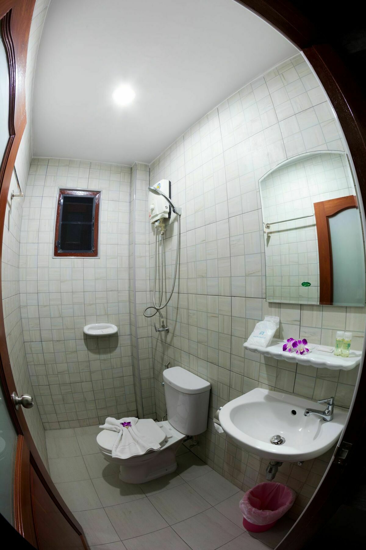 Freedom Hotel Patong Buitenkant foto