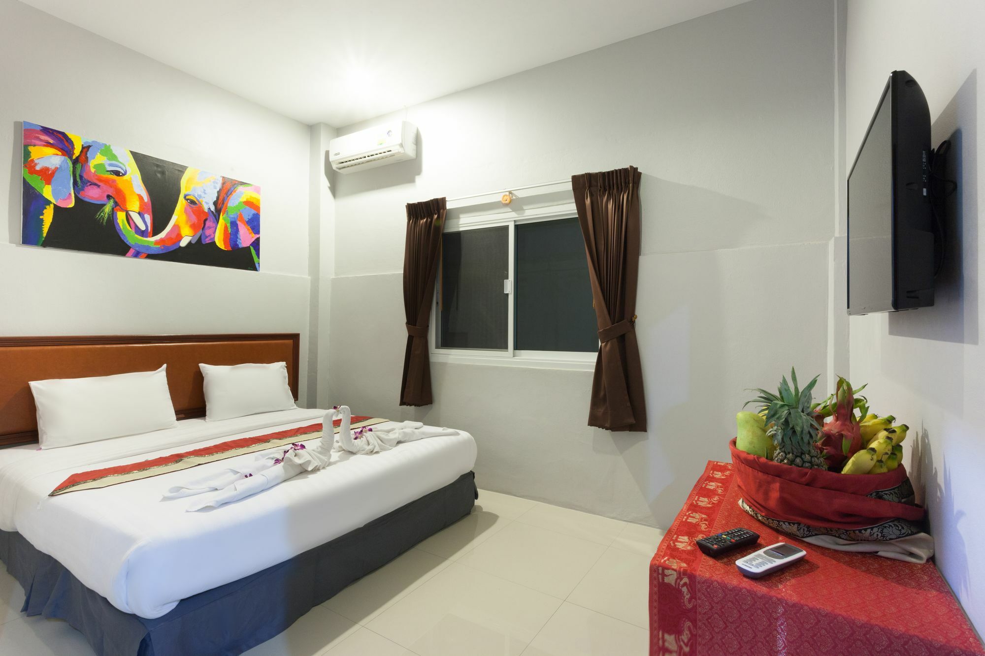 Freedom Hotel Patong Buitenkant foto