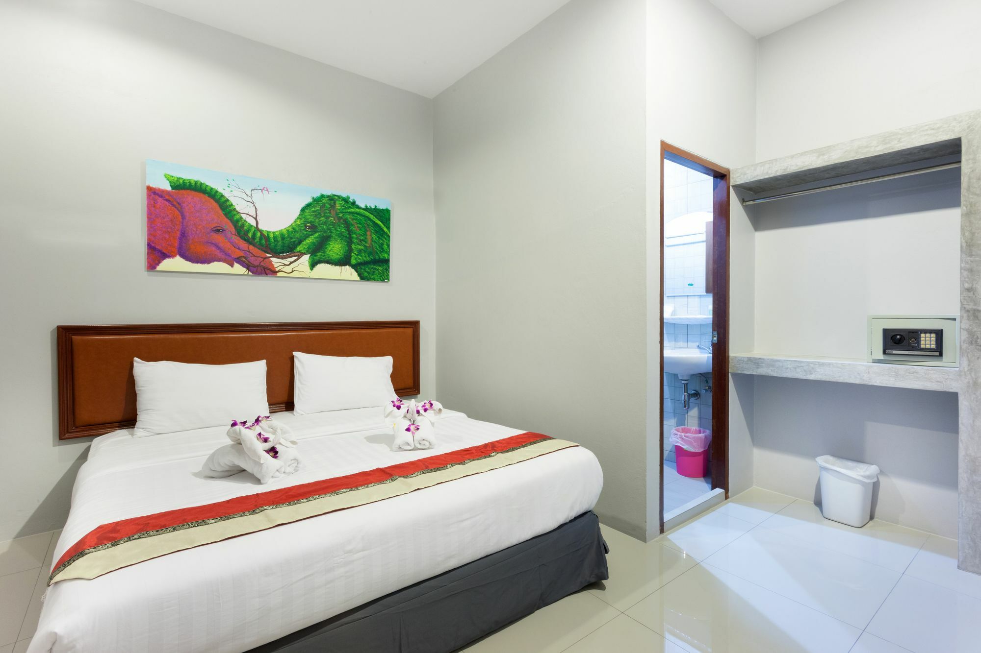 Freedom Hotel Patong Buitenkant foto