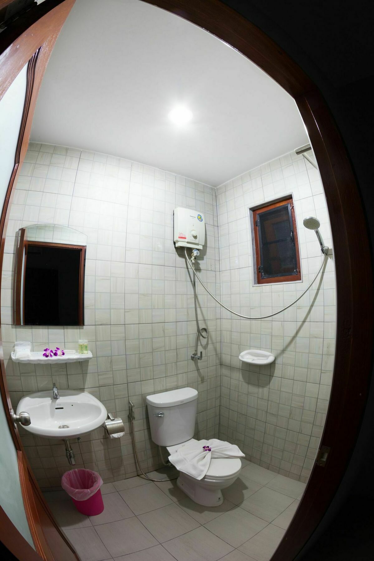 Freedom Hotel Patong Buitenkant foto