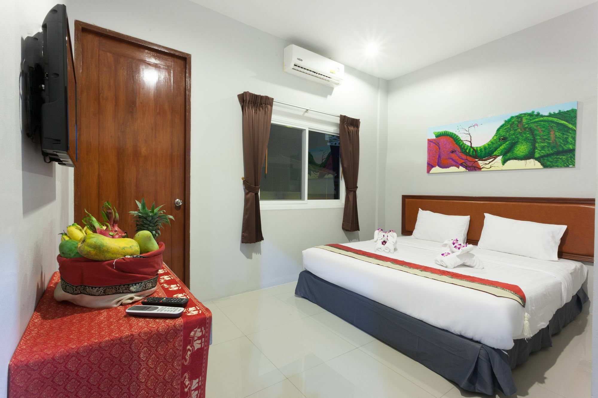 Freedom Hotel Patong Buitenkant foto